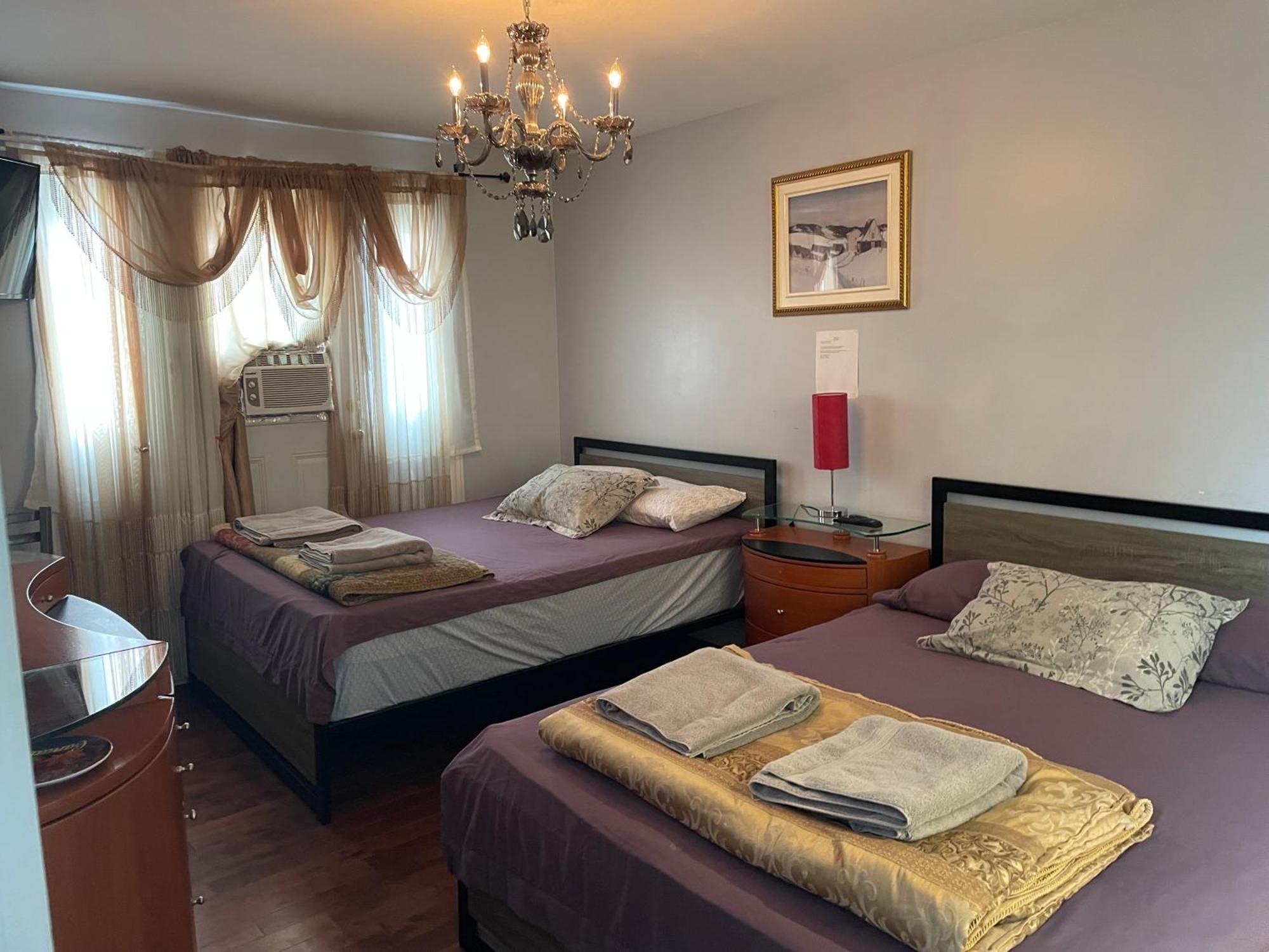 מונטריאול Self Service Small Breakfast, 2 Double Beds Private Room מראה חיצוני תמונה