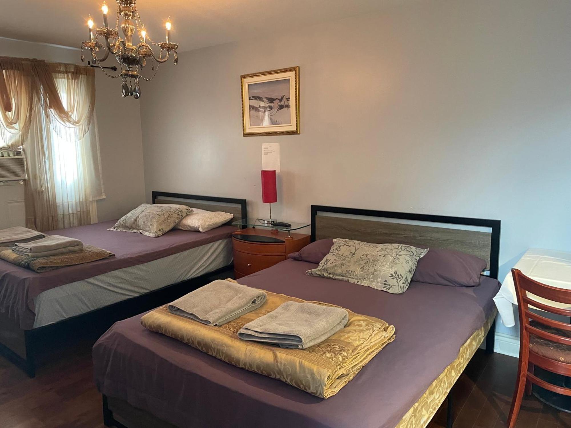 מונטריאול Self Service Small Breakfast, 2 Double Beds Private Room מראה חיצוני תמונה