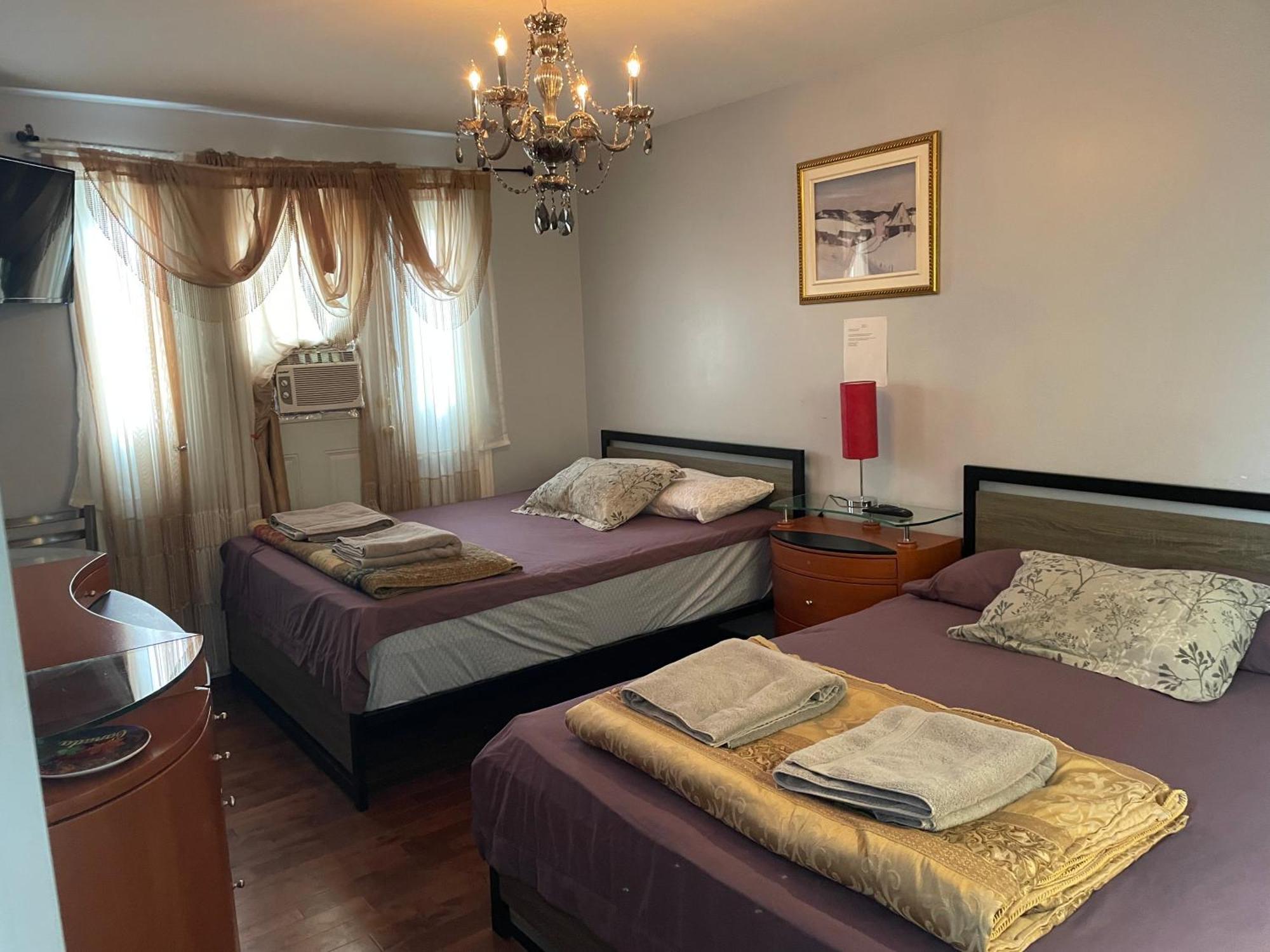 מונטריאול Self Service Small Breakfast, 2 Double Beds Private Room מראה חיצוני תמונה